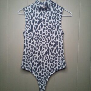 Willow Root Bodysuit Shirt S Sleeveless Ribbed Animal Print Cream Gray